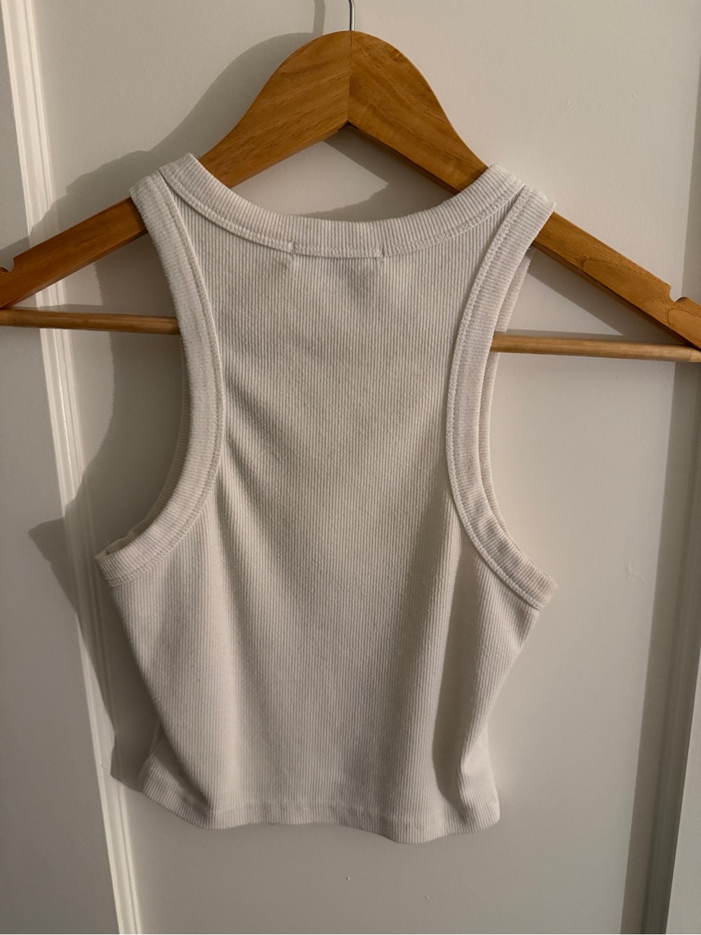 DISSH White Ribbed Cropped Tank - Picture 2 of 3